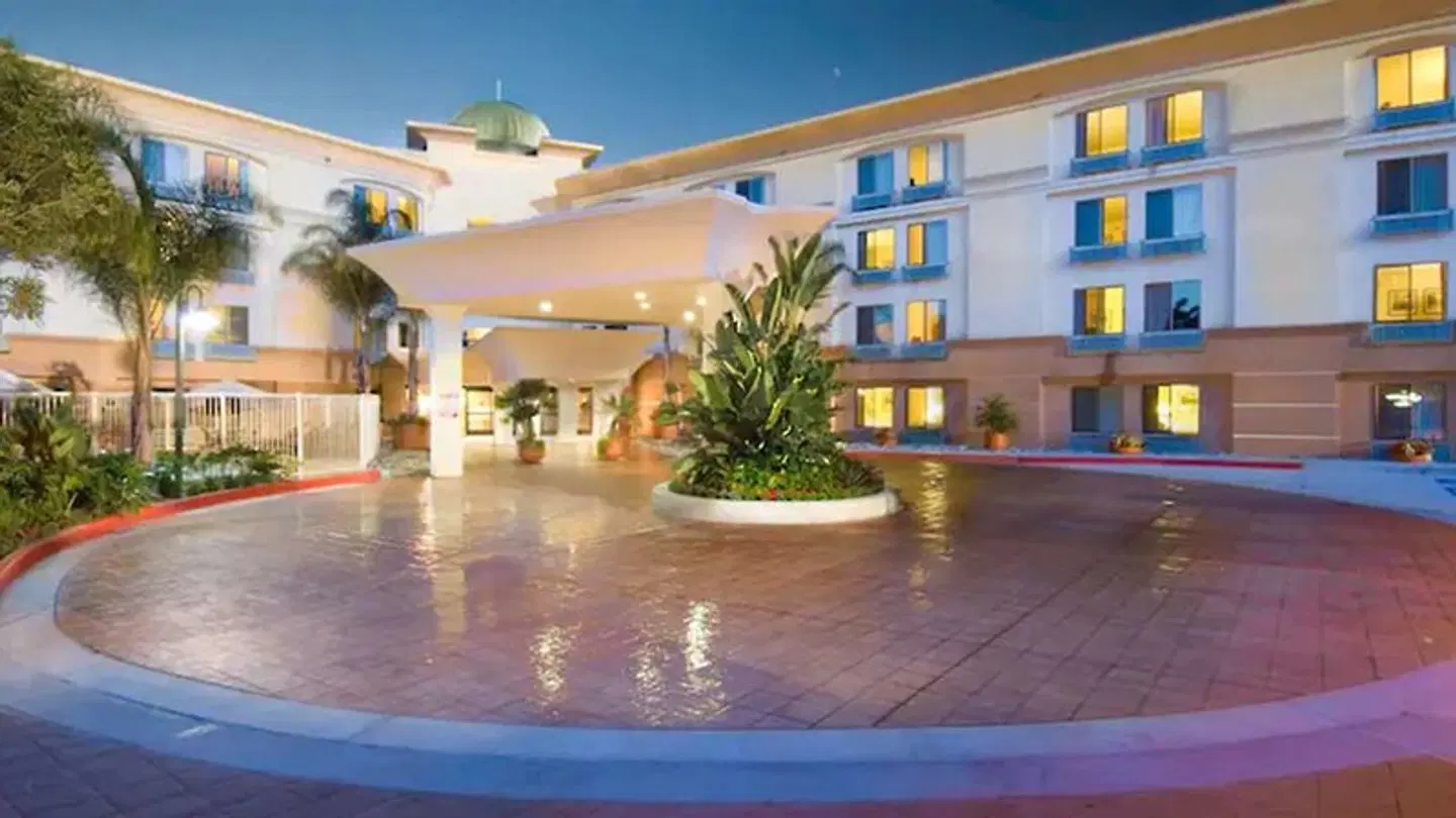 Hampton Inn San Diego/Del Mar EXTERIOR