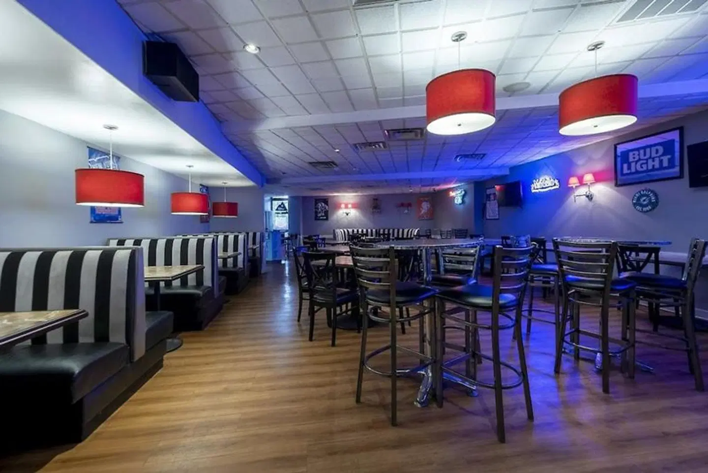 Red Roof Plus+ Newark - Carteret Bar