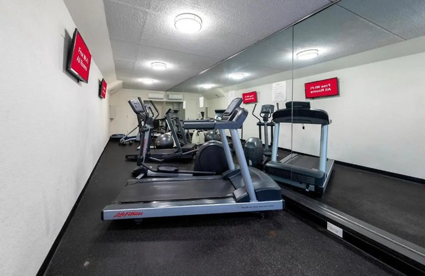 Red Roof Plus+ Newark - Carteret SPORTS_AND_LEISURE