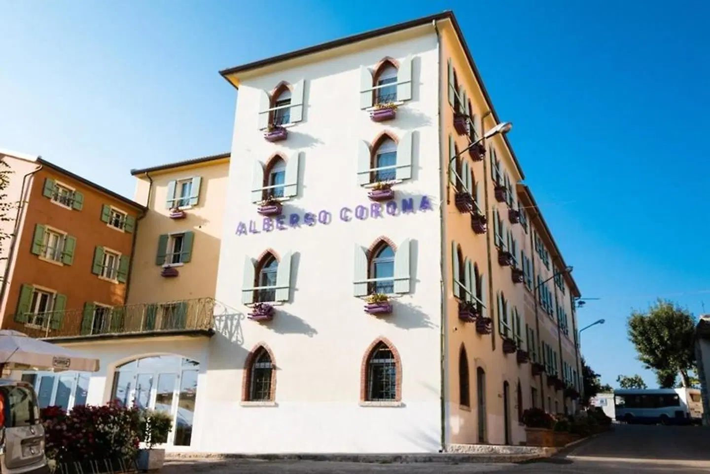 Hotel Corona EXTERIOR