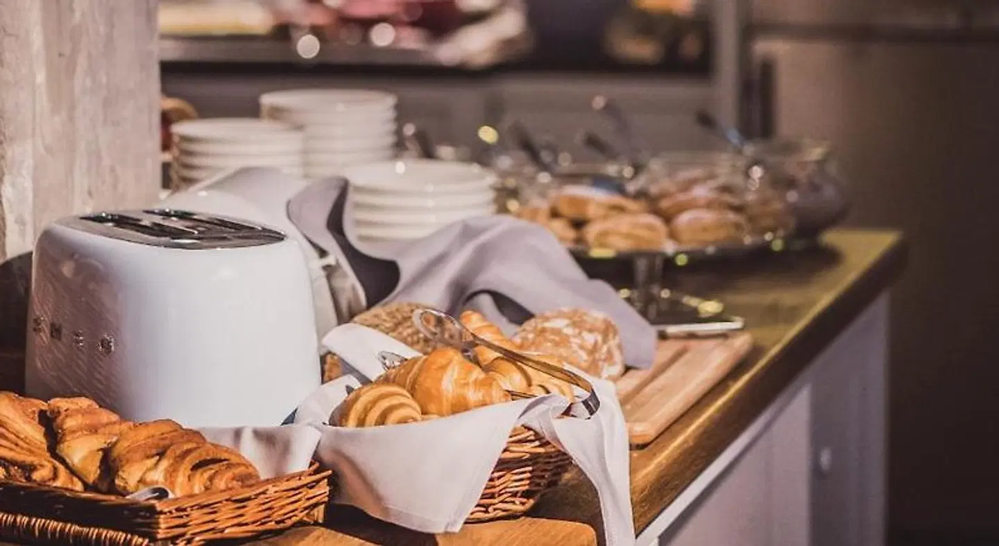 Henri Restaurant