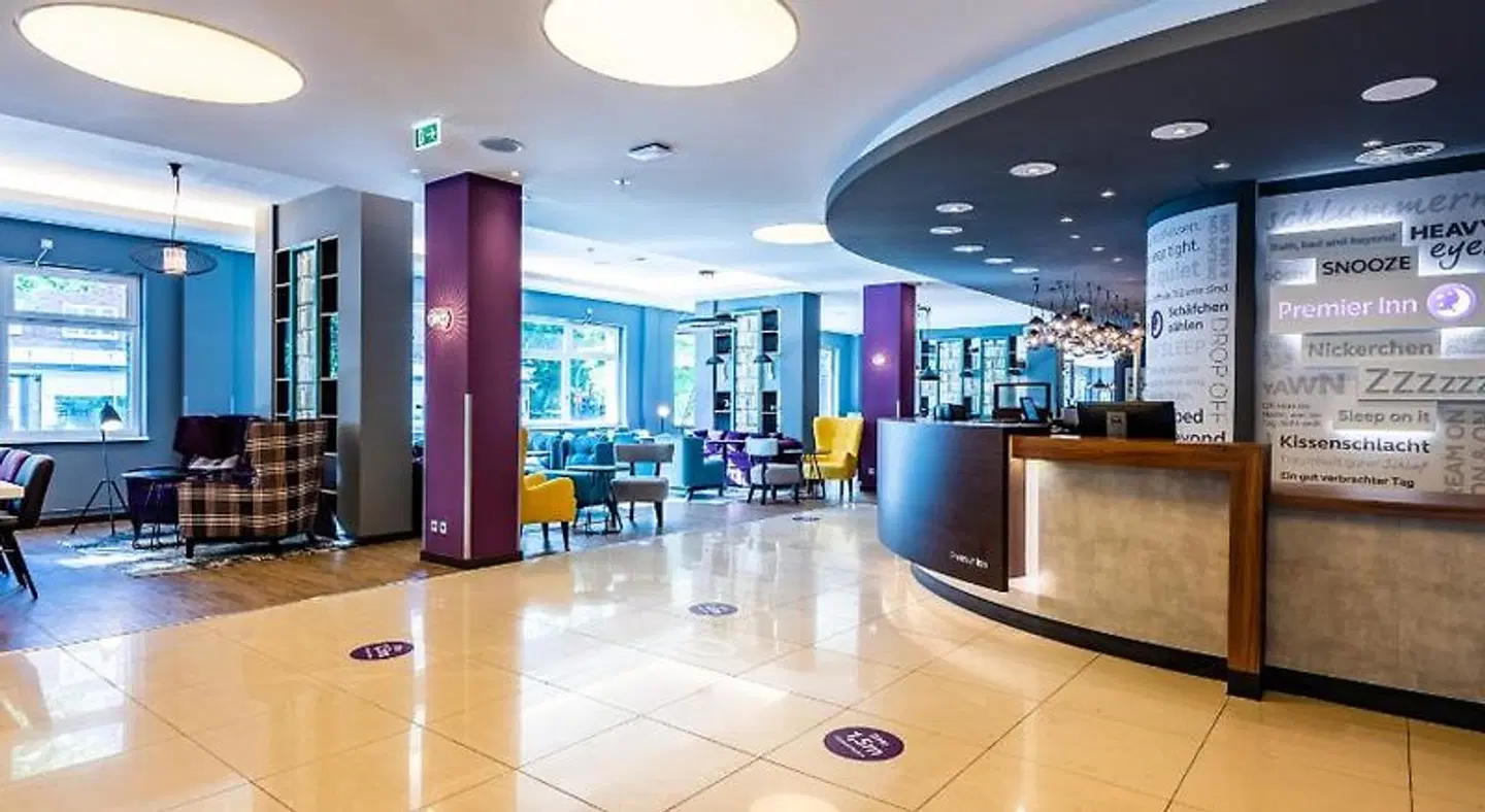 Premier Inn Hamburg City Alster hotel Bar
