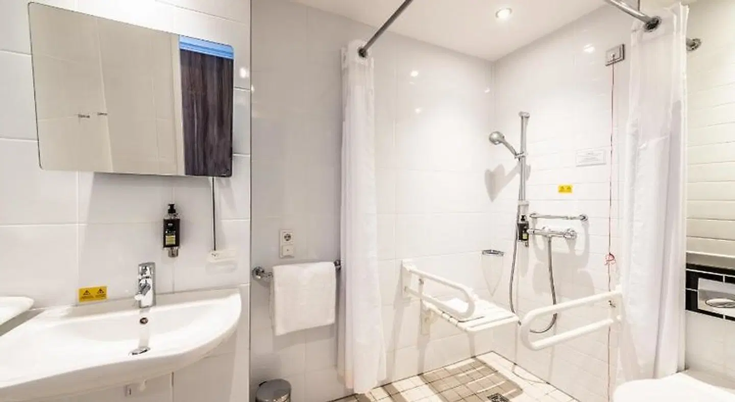 Premier Inn Hamburg City Alster hotel Badezimmer