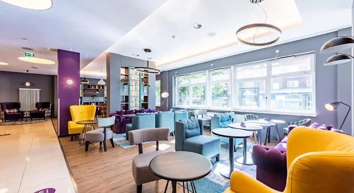 Premier Inn Hamburg City Alster hotel Bar