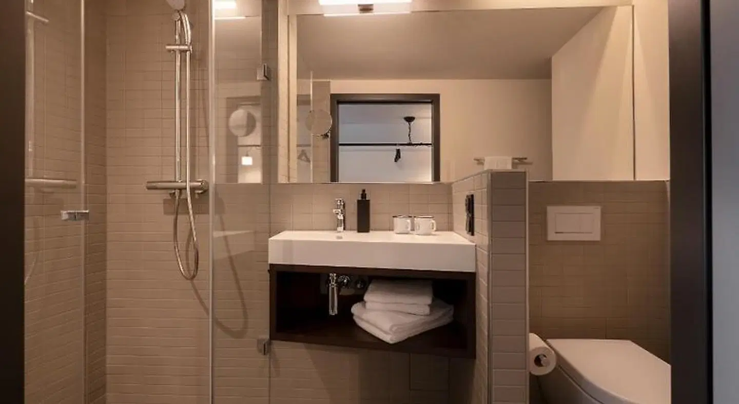 PIERDREI Hotel HafenCity Hamburg Badezimmer