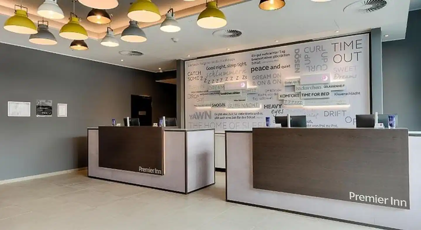Premier Inn Hamburg City Klostertor Lobby