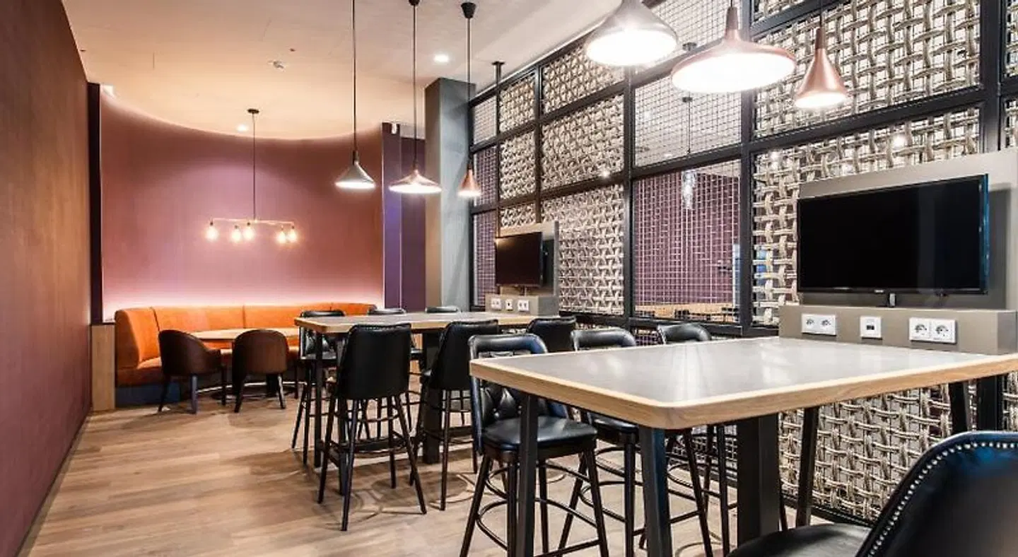 Premier Inn Hamburg St. Pauli hotel Bar