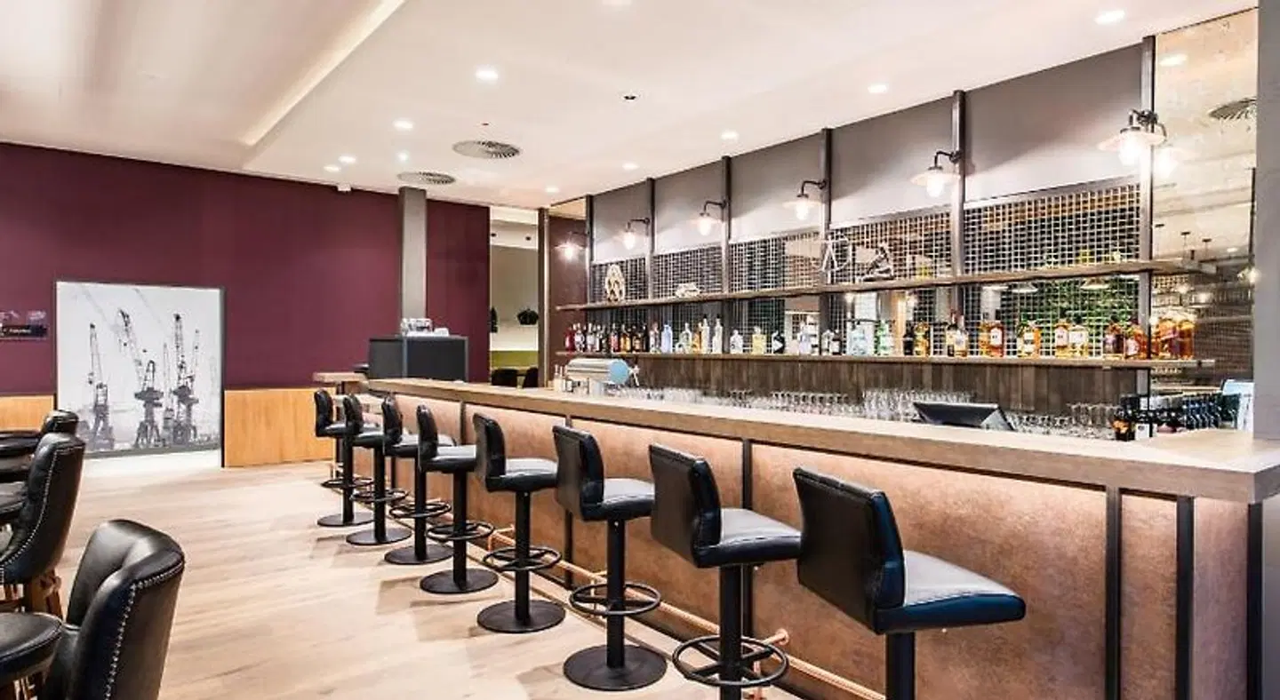 Premier Inn Hamburg St. Pauli hotel Bar