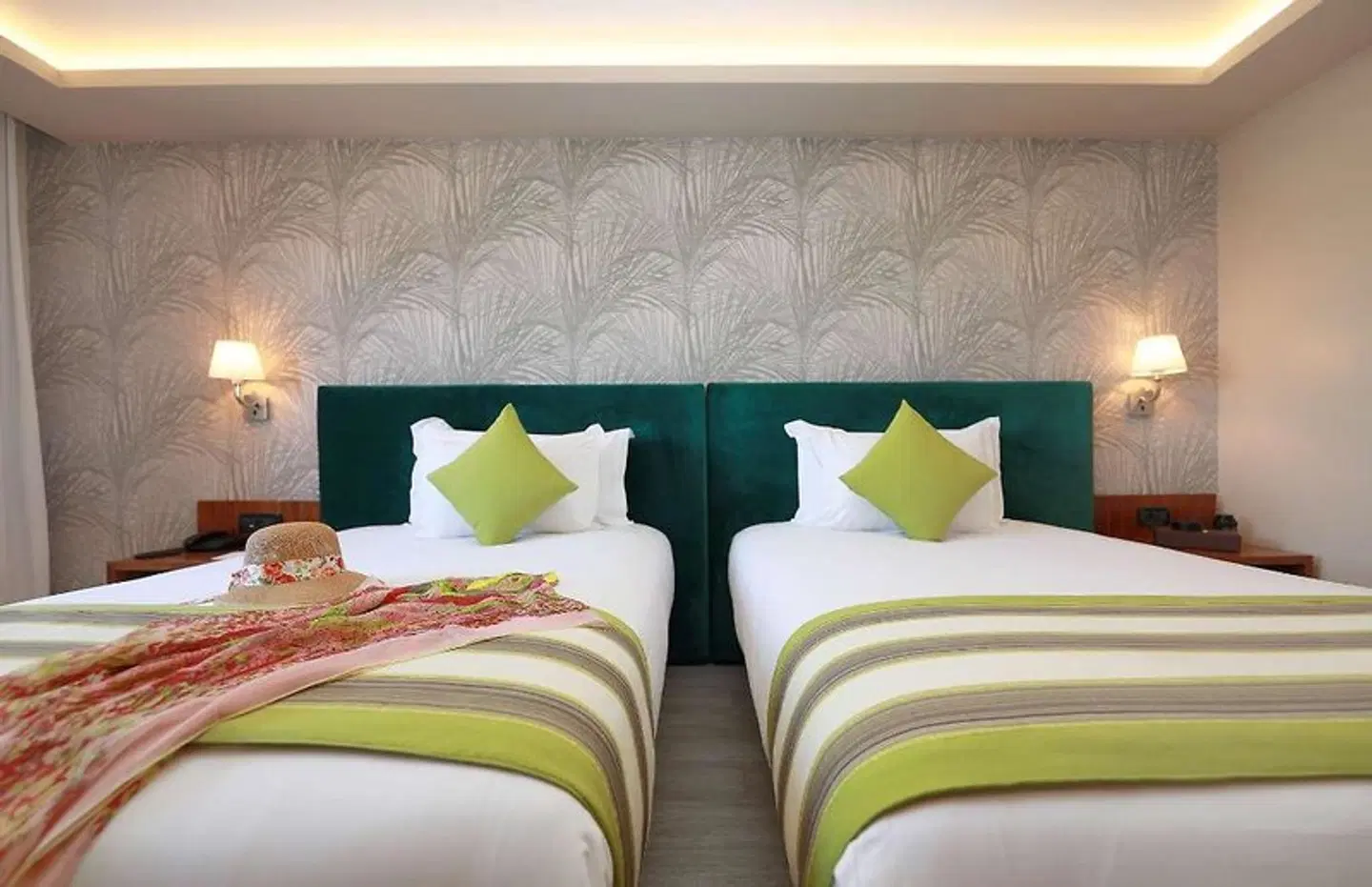 Kenzi Rose Garden ROOM_EXAMPLE
