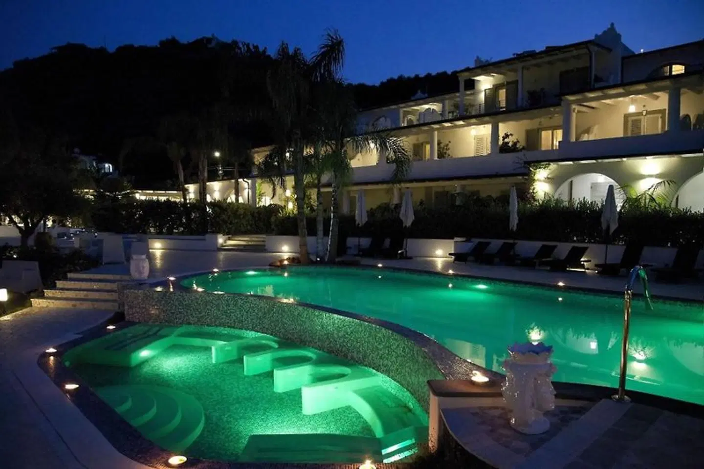Mea OUTDOOR_POOL