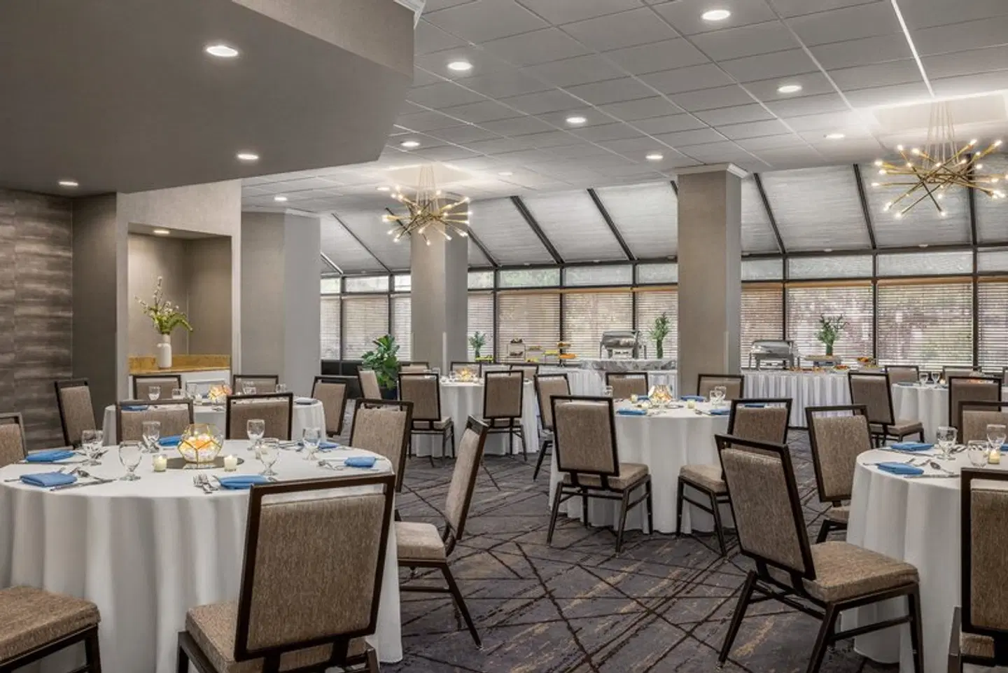 Crowne Plaza Edison by IHG Restaurant