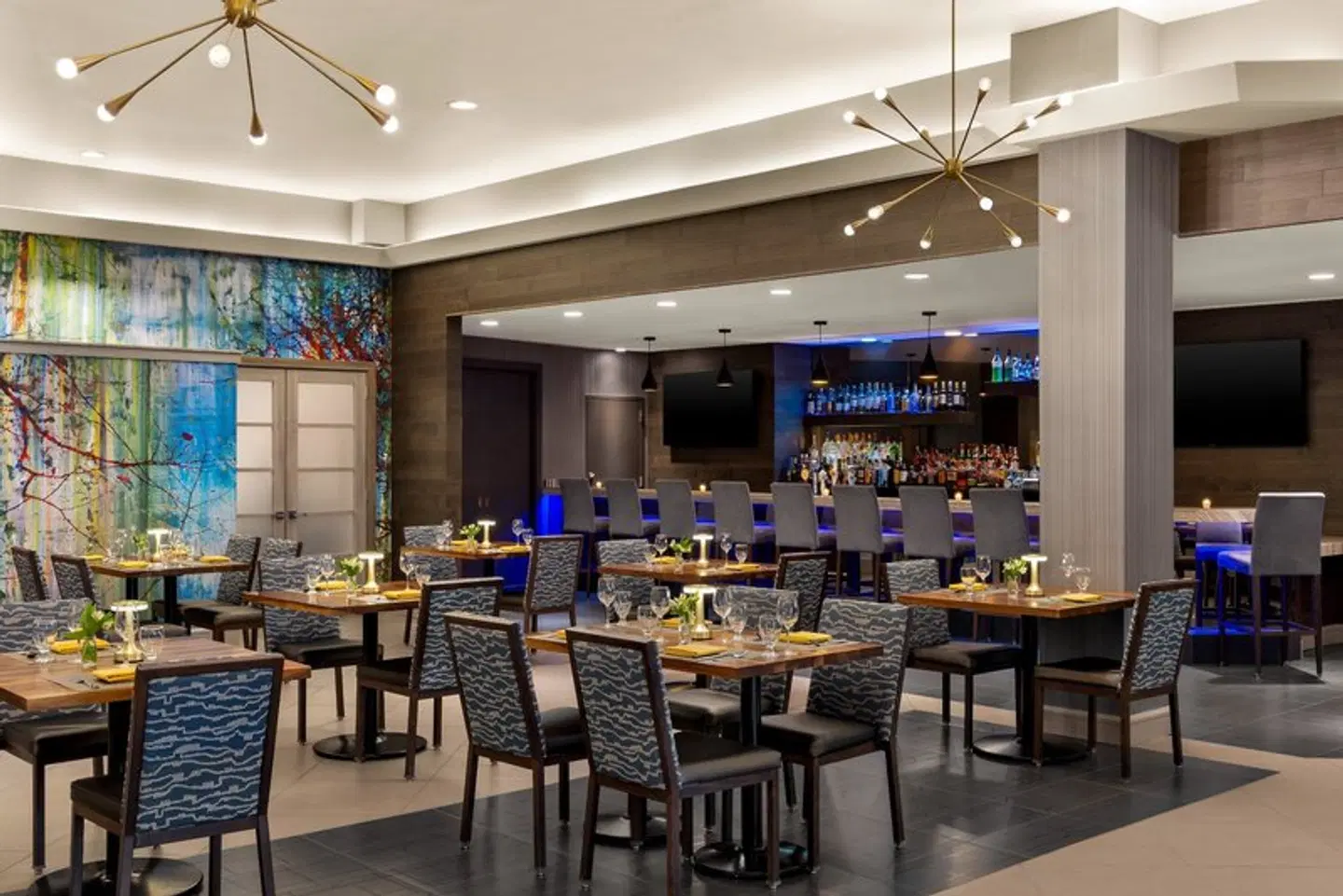 Crowne Plaza Edison by IHG Restaurant