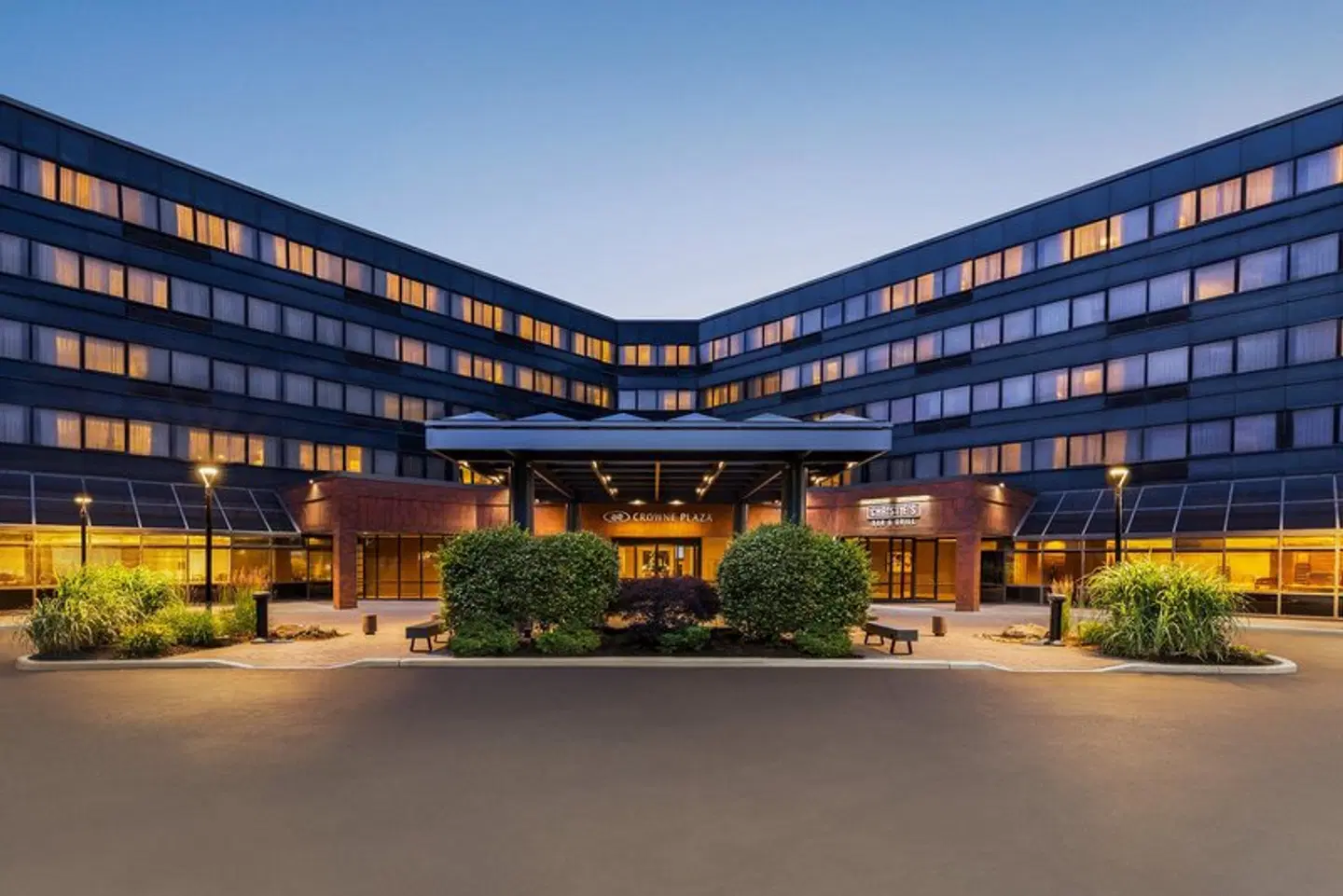 Crowne Plaza Edison by IHG EXTERIOR