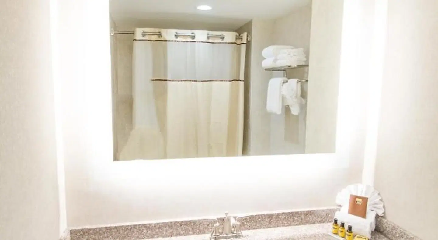 Best Western Plus Fairfield Executive Inn Badezimmer