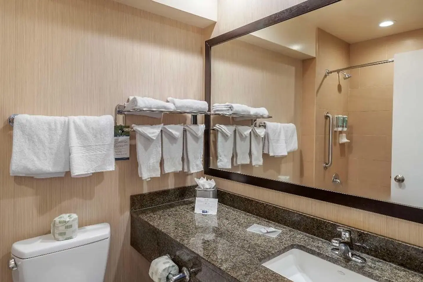 Best Western at Ventura Pier Badezimmer