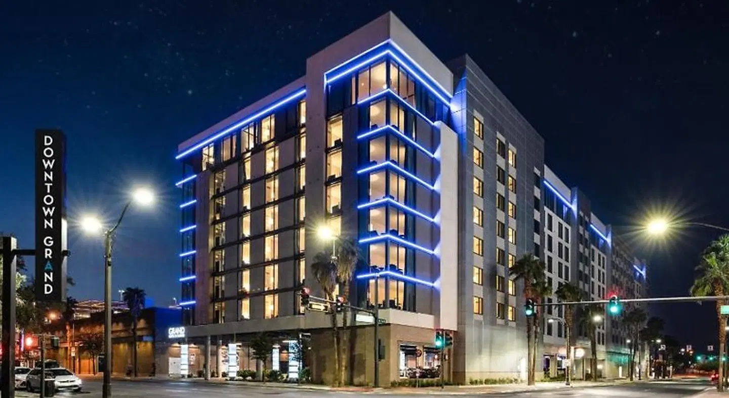 Downtown Grand, an Ascend Hotel EXTERIOR