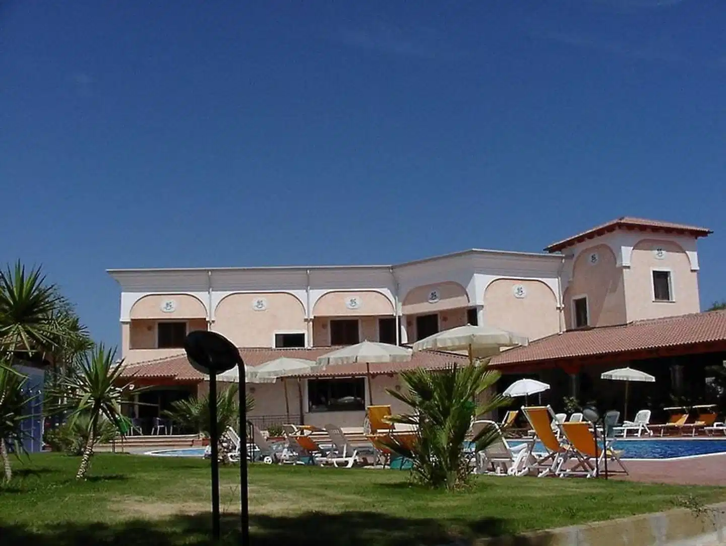 Hotel Club Le Rose Aussenansicht