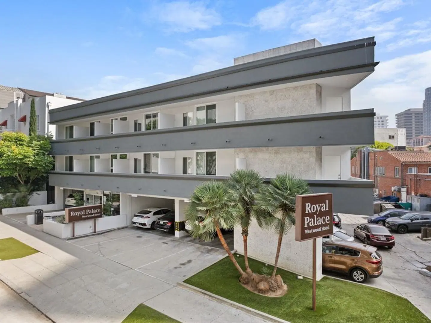 Royal Palace Westwood Hotel EXTERIOR