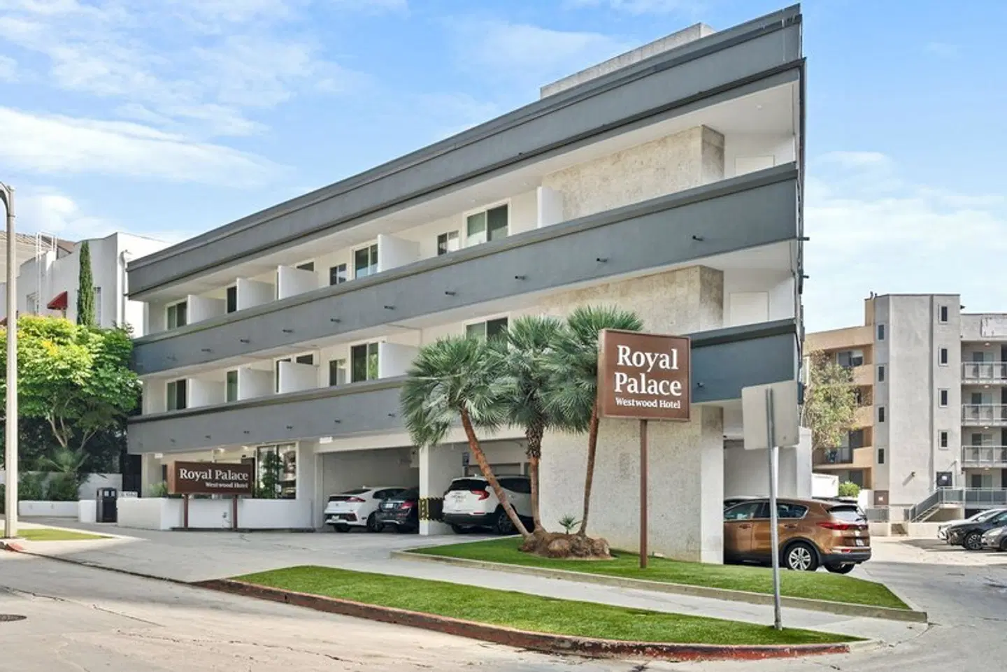 Royal Palace Westwood Hotel EXTERIOR