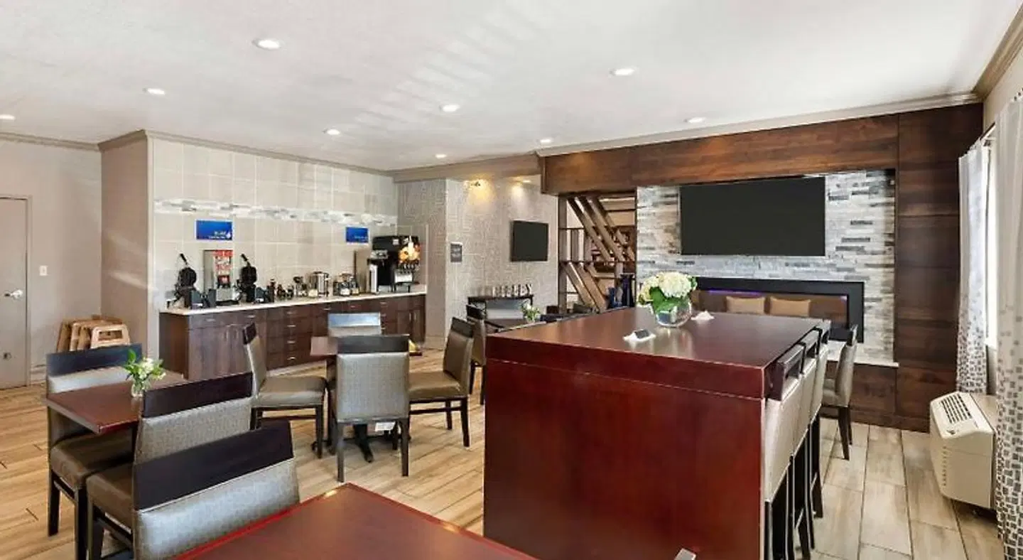 Best Western Greeley Bar
