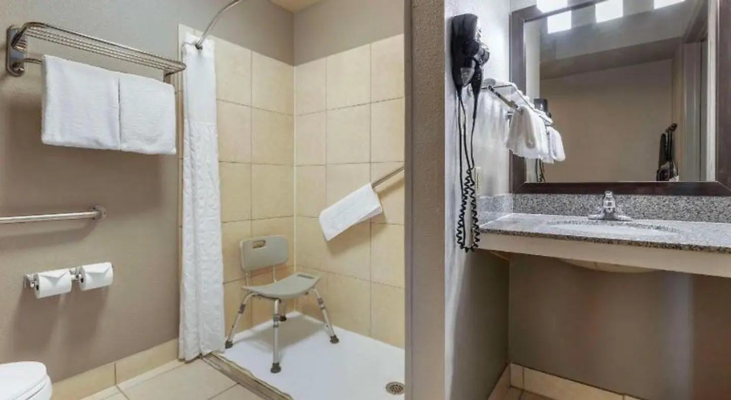 Best Western McCarran Inn Badezimmer
