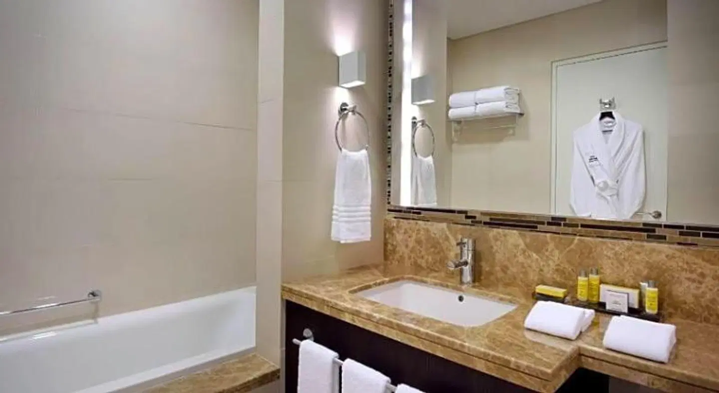 Marriott Executive Apartments Downtown Abu Dhabi Badezimmer