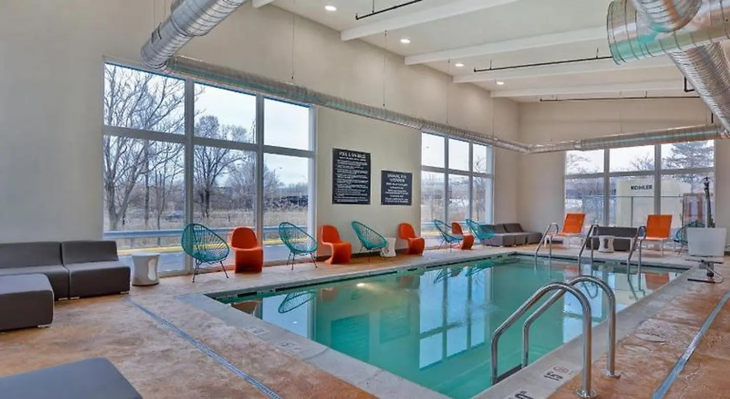 Aloft Secaucus Meadowlands Hallenbad