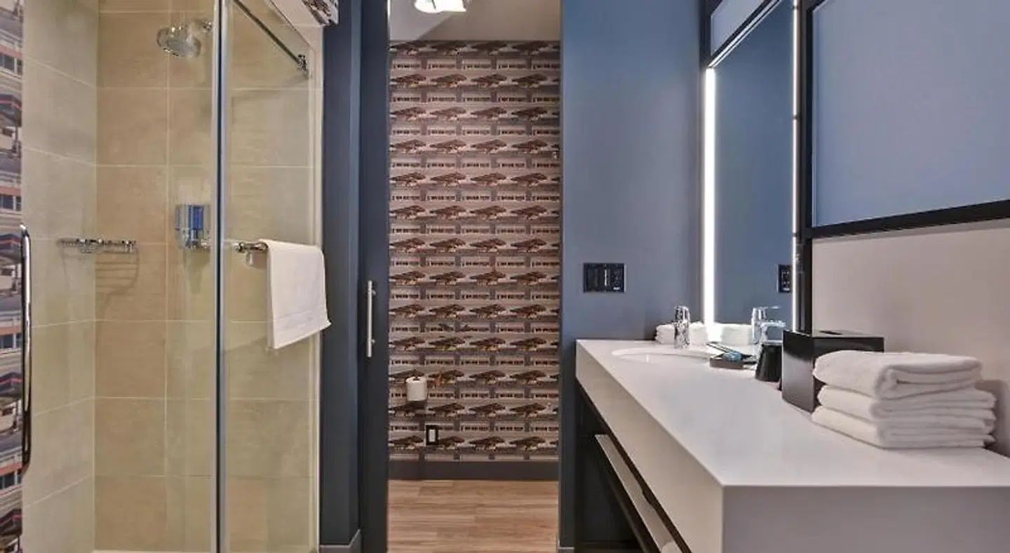 Aloft Secaucus Meadowlands Badezimmer