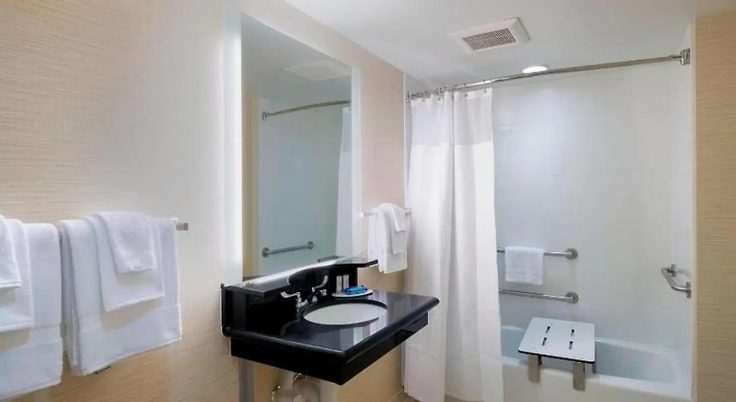 Fairfield by Marriott Inn & Suites Paramus Badezimmer