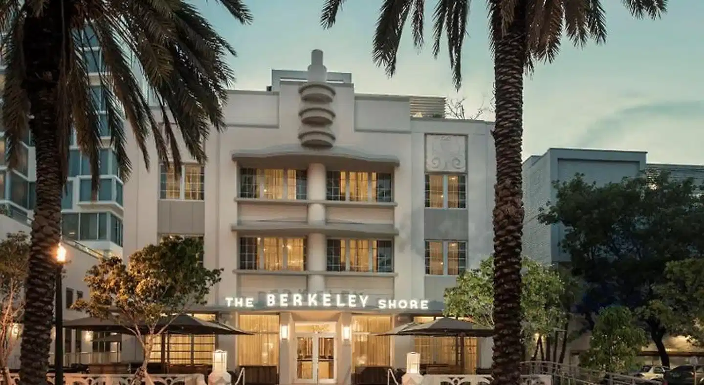 Berkeley Shore Hotel & Apts Aussenansicht
