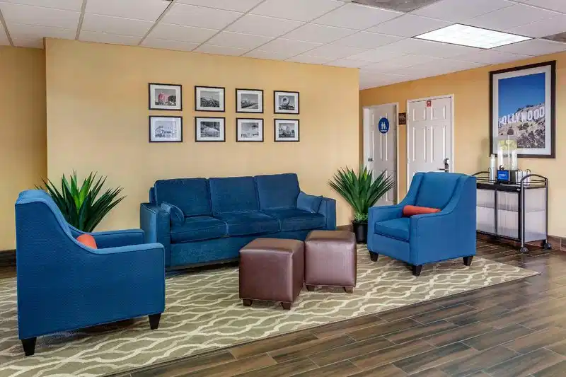 Comfort Inn & Suites Near Universal - North Hollywood - Burbank – Hotelfoto