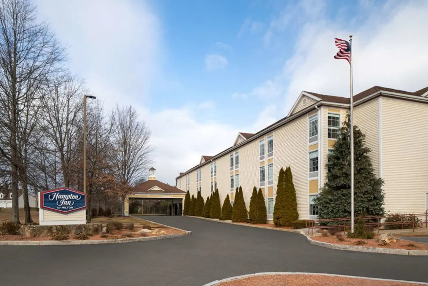 Hampton Inn Sturbridge EXTERIOR