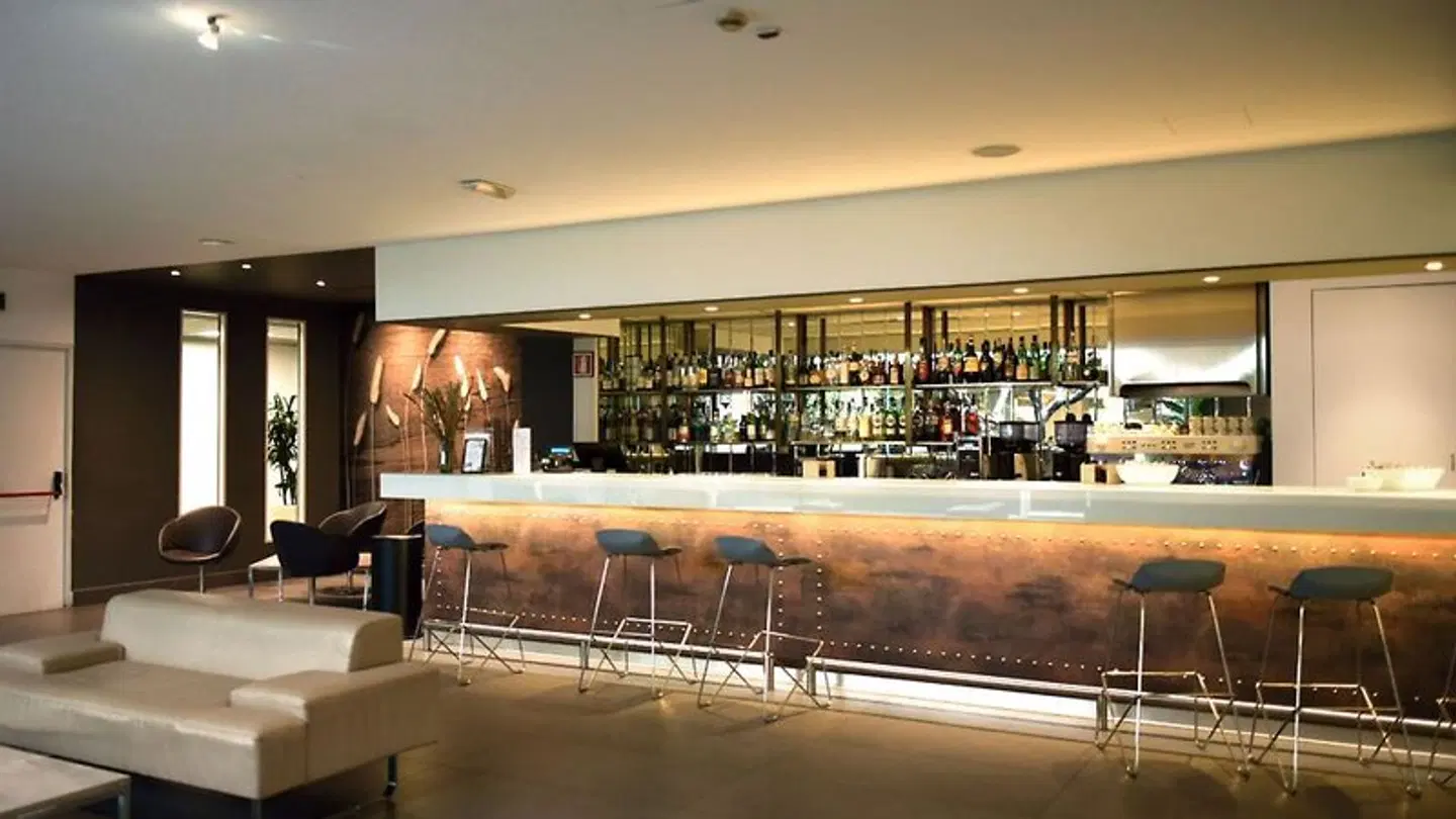 Living Place Hotel Bar