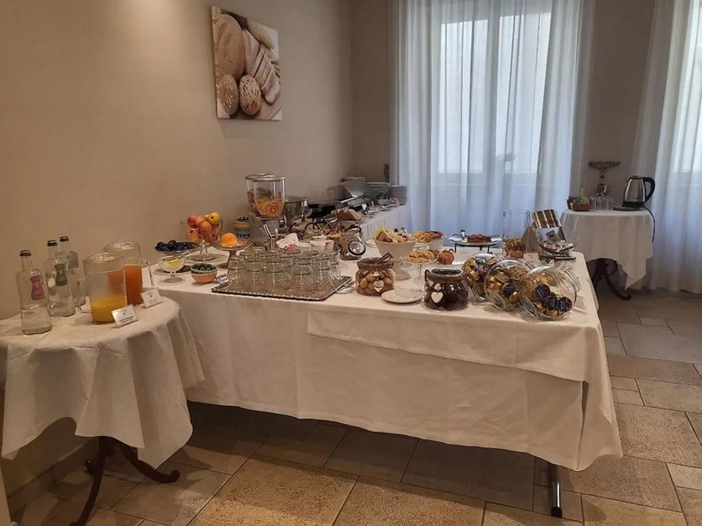 Lux Restaurant