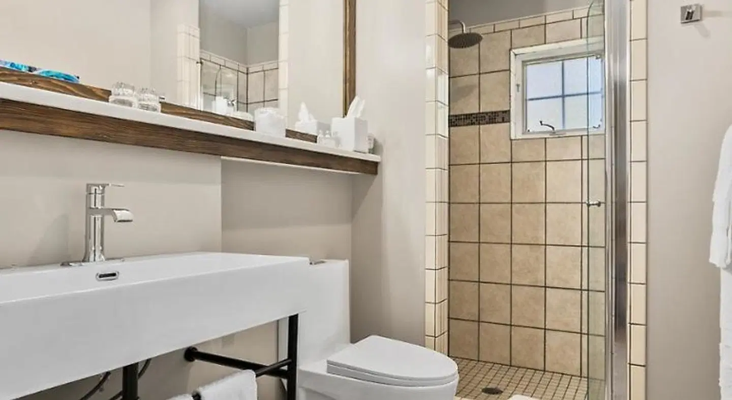 Saratoga Inn Badezimmer