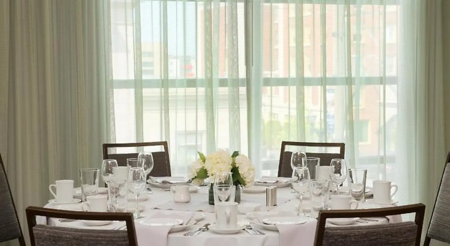 Courtyard by Marriott Seattle Everett Downtown Restaurant