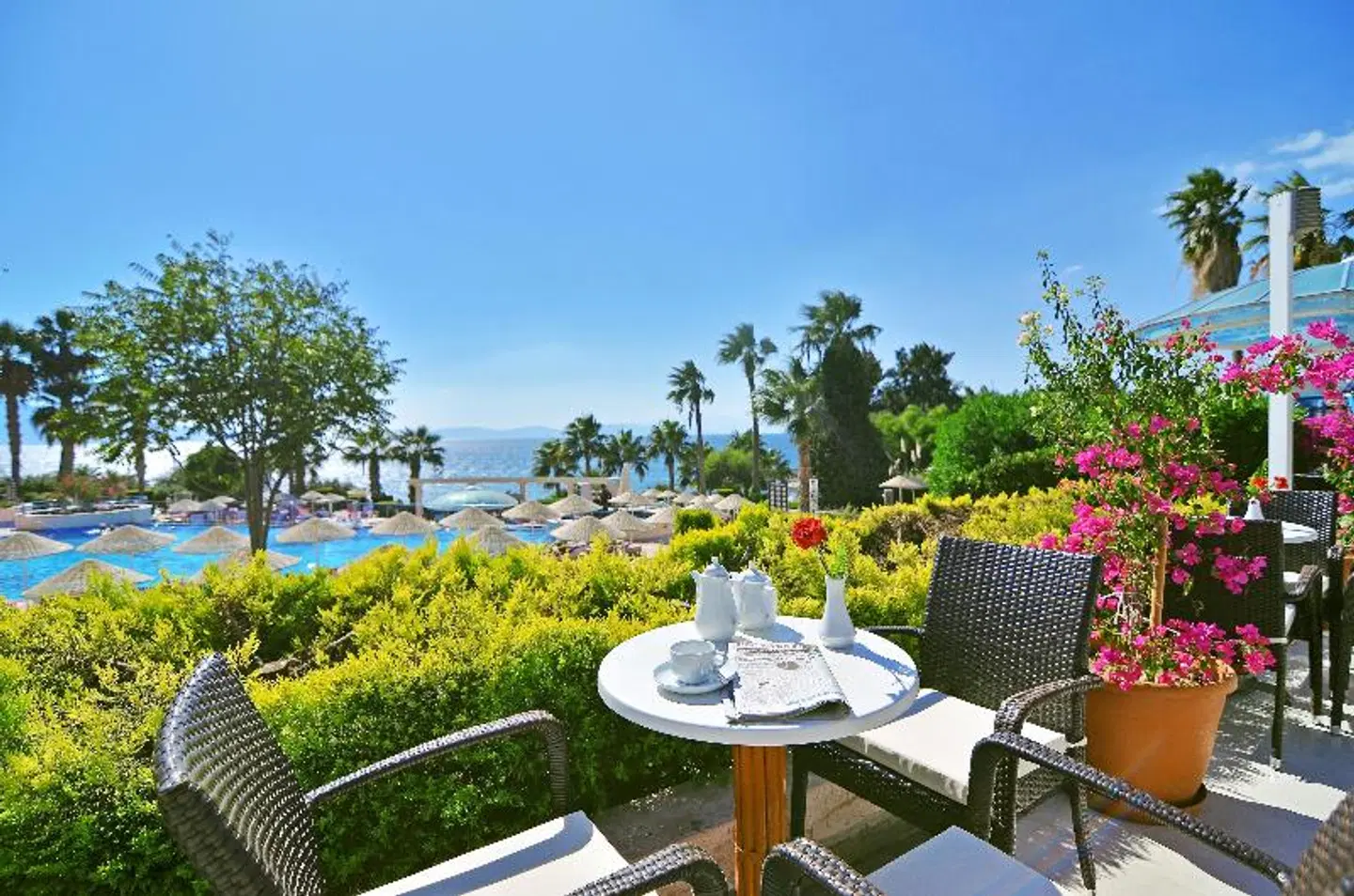 The Grand Blue Sky International Terrasse