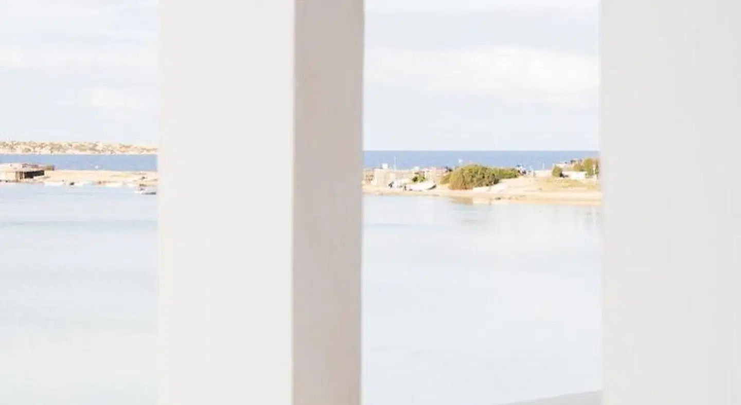 Formentera White MODEL_IMPRESSION