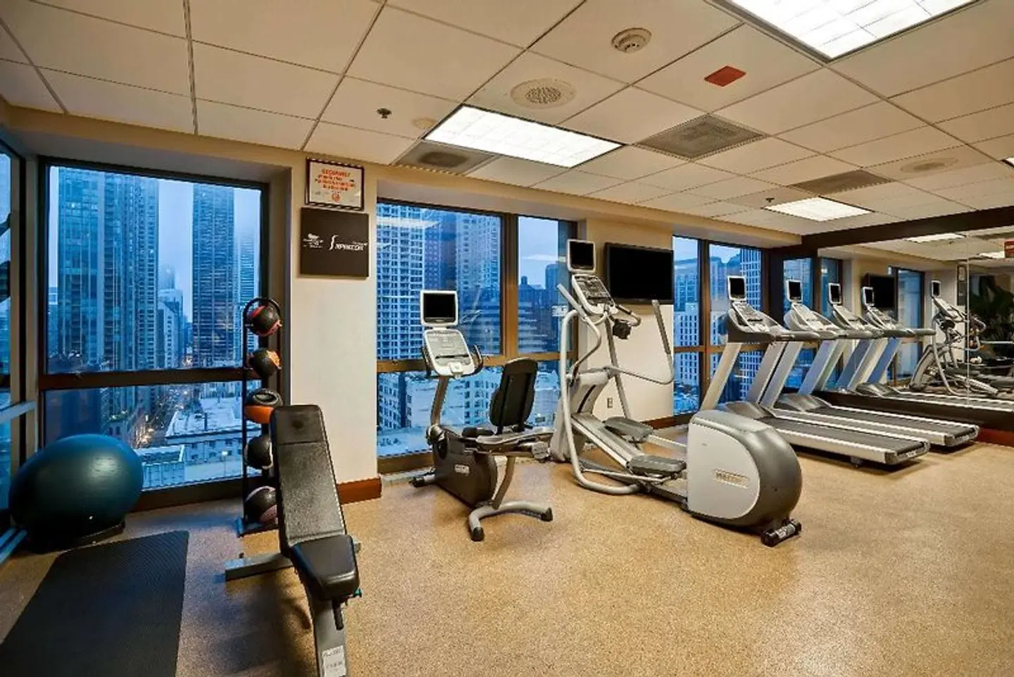 Homewood Suites by Hilton Chicago-Downtown SPORTS_AND_LEISURE