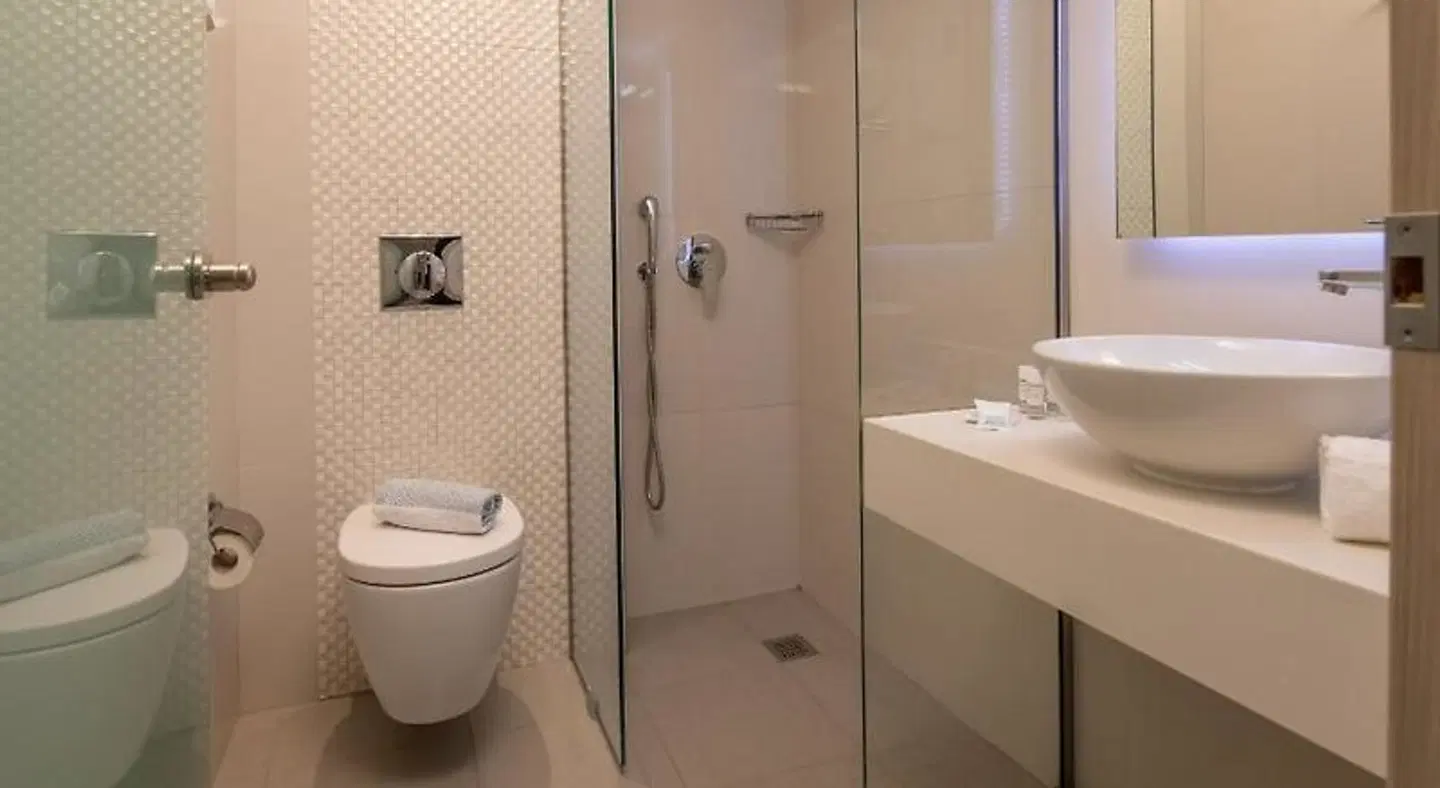 Mythos Suites Hotel Badezimmer