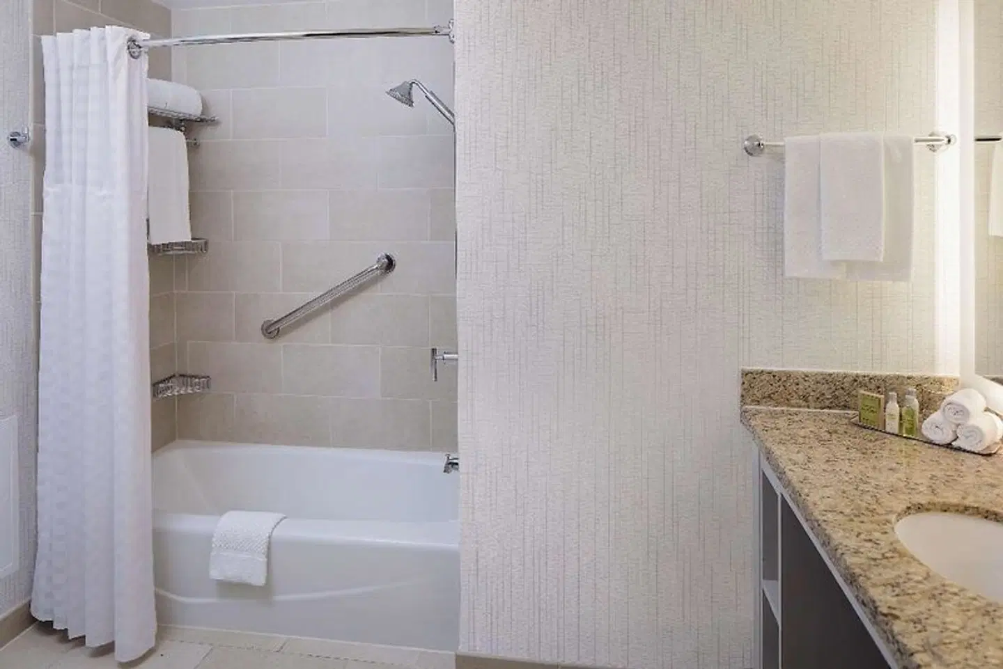 DoubleTree by Hilton Hotel Chicago - Magnificent Mile Badezimmer