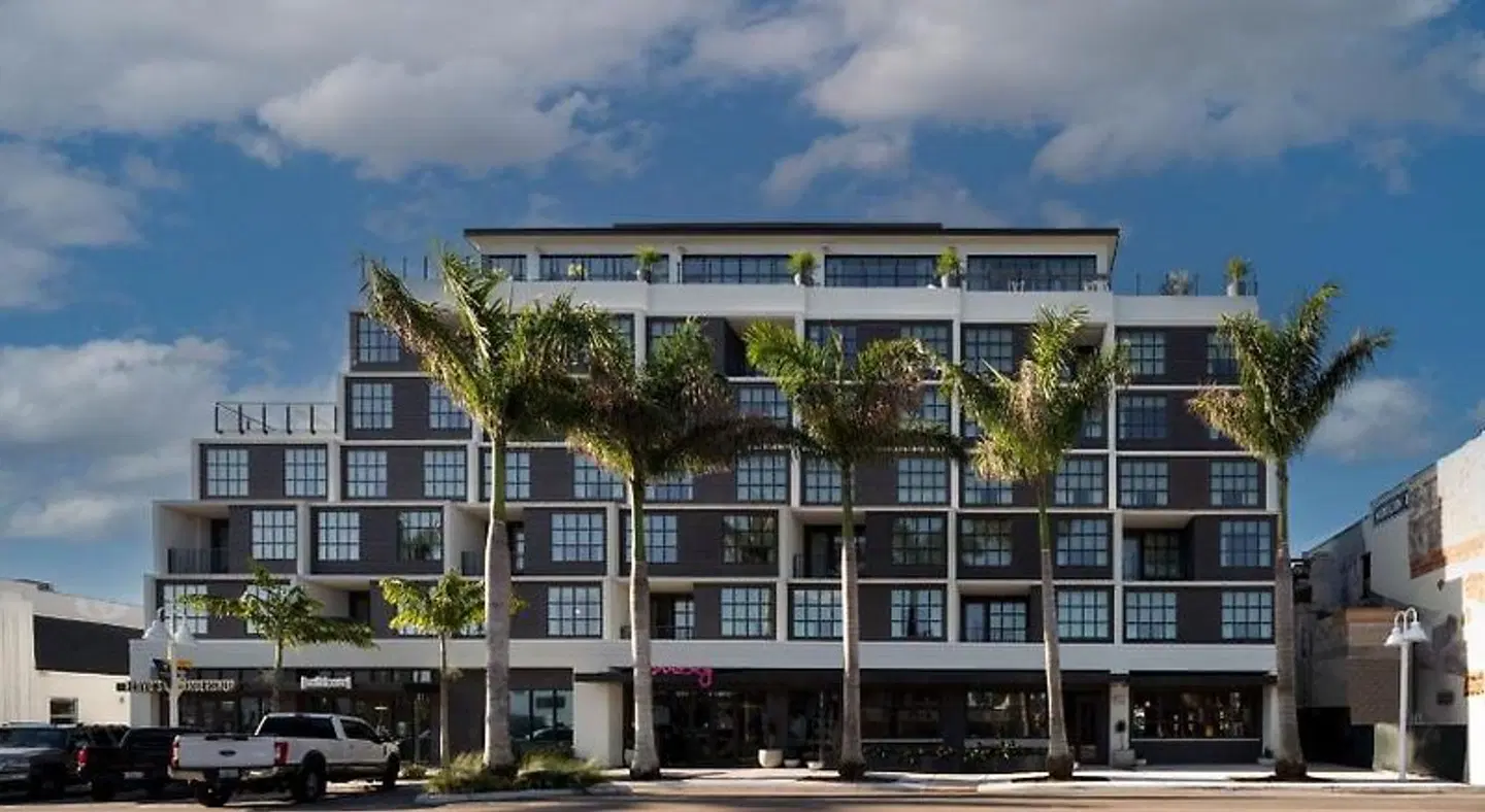 Moxy St. Petersburg Downtown EXTERIOR