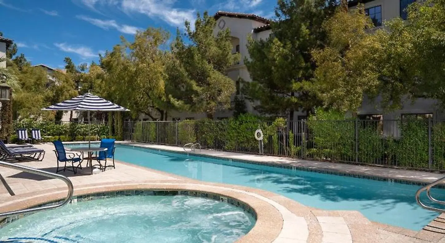 Tuscany Suites & Casino OUTDOOR_POOL