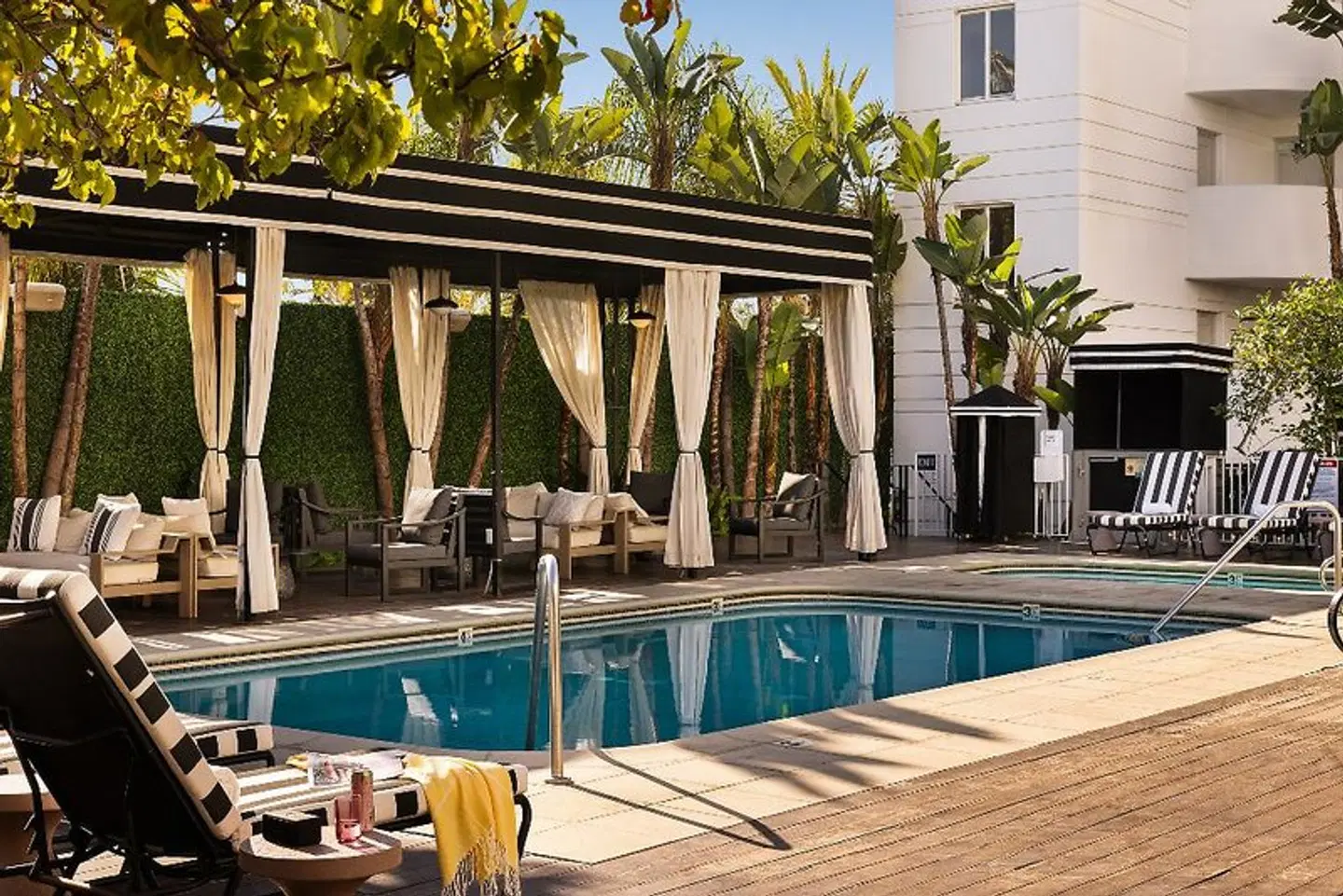 The Eden Hotel OUTDOOR_POOL
