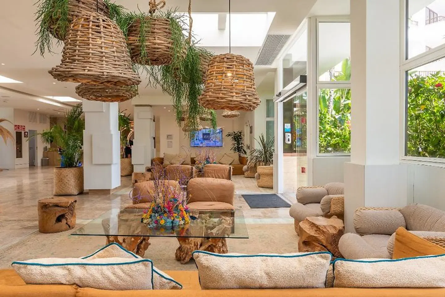 Leonardo Suites Ibiza Santa Eulalia & Leonardo Royal Ibiza Santa Eulalia LOUNGE_LOBBY