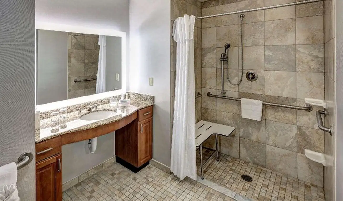 Homewood Suites by Hilton Phoenix North-Happy Valley Badezimmer