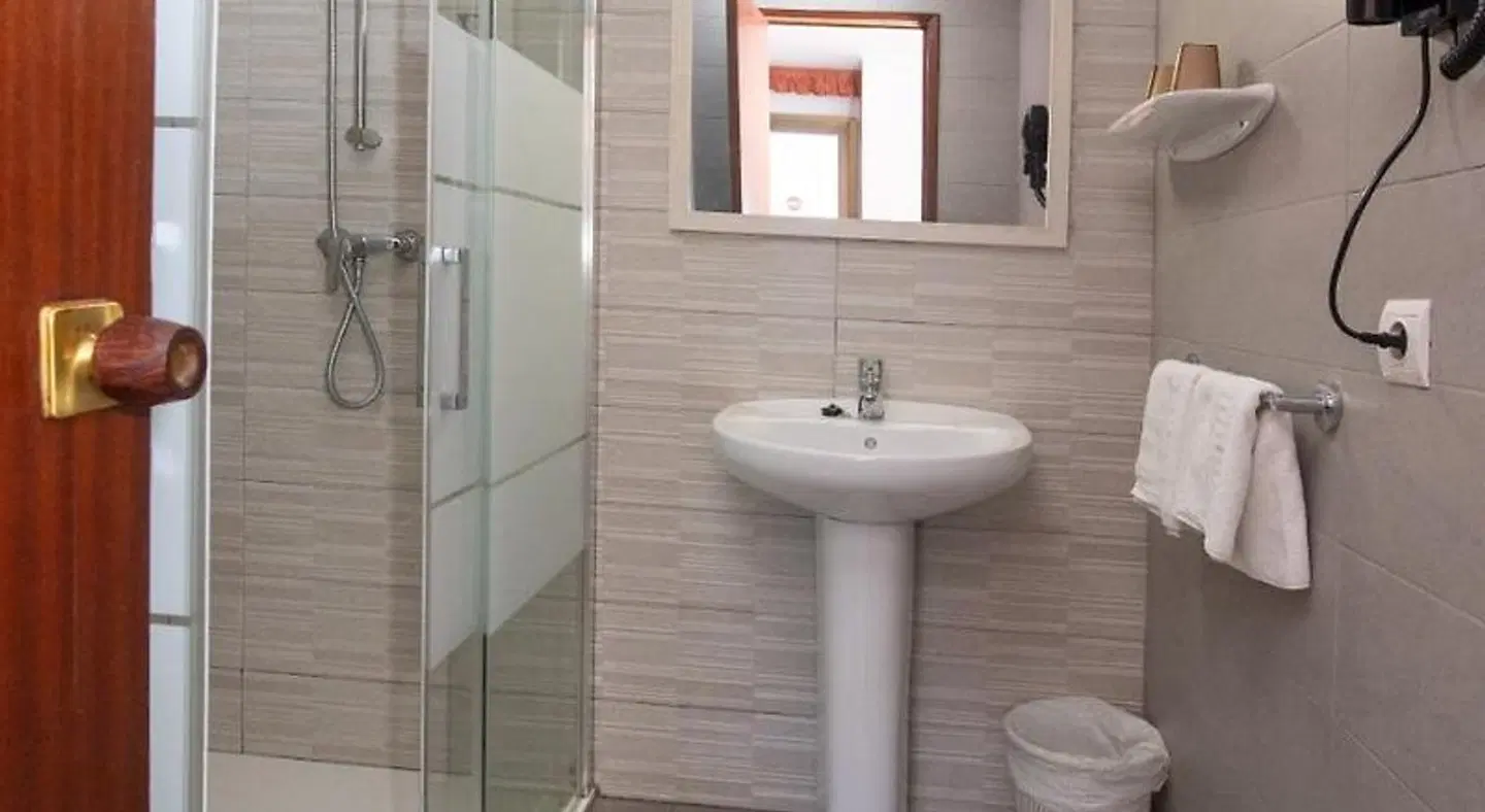 Montaña Hostal Badezimmer