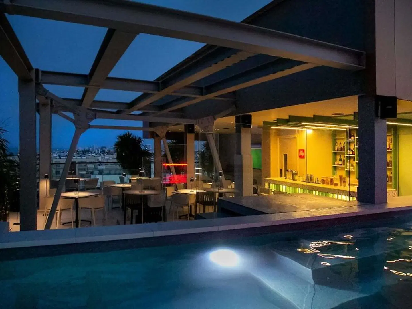 Mercure Larnaca City Hallenbad