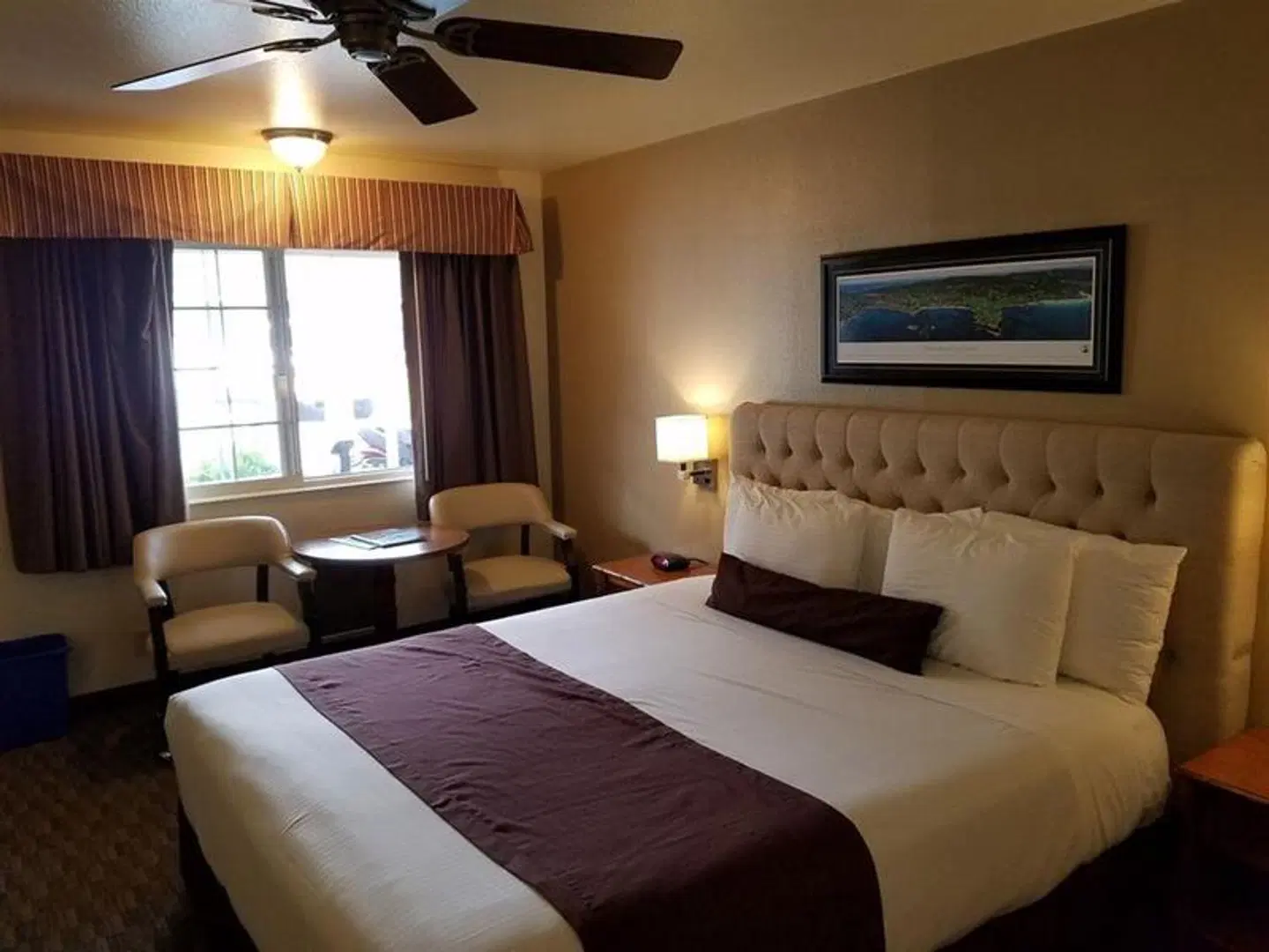 Lone Oak Lodge ROOM_EXAMPLE