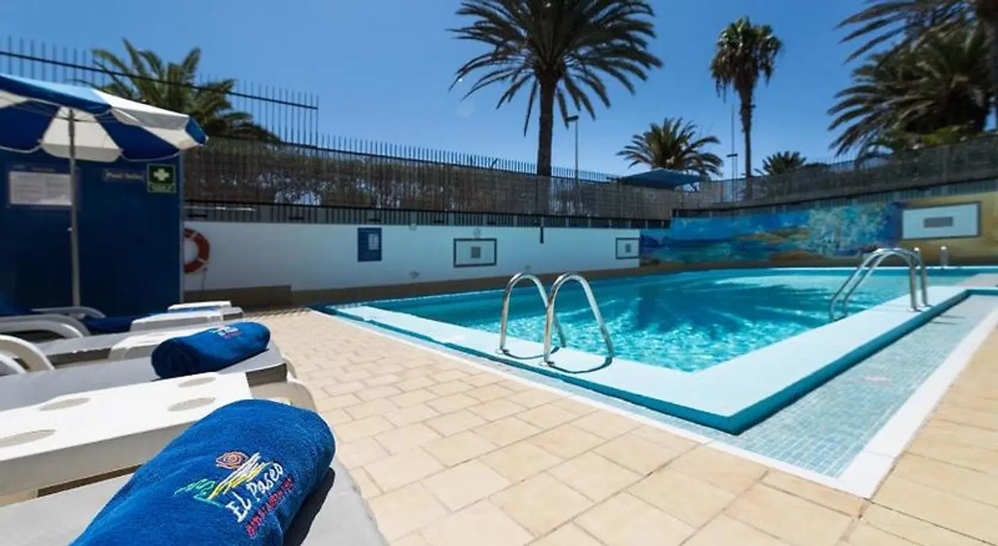 Apartamentos El Paseo OUTDOOR_POOL